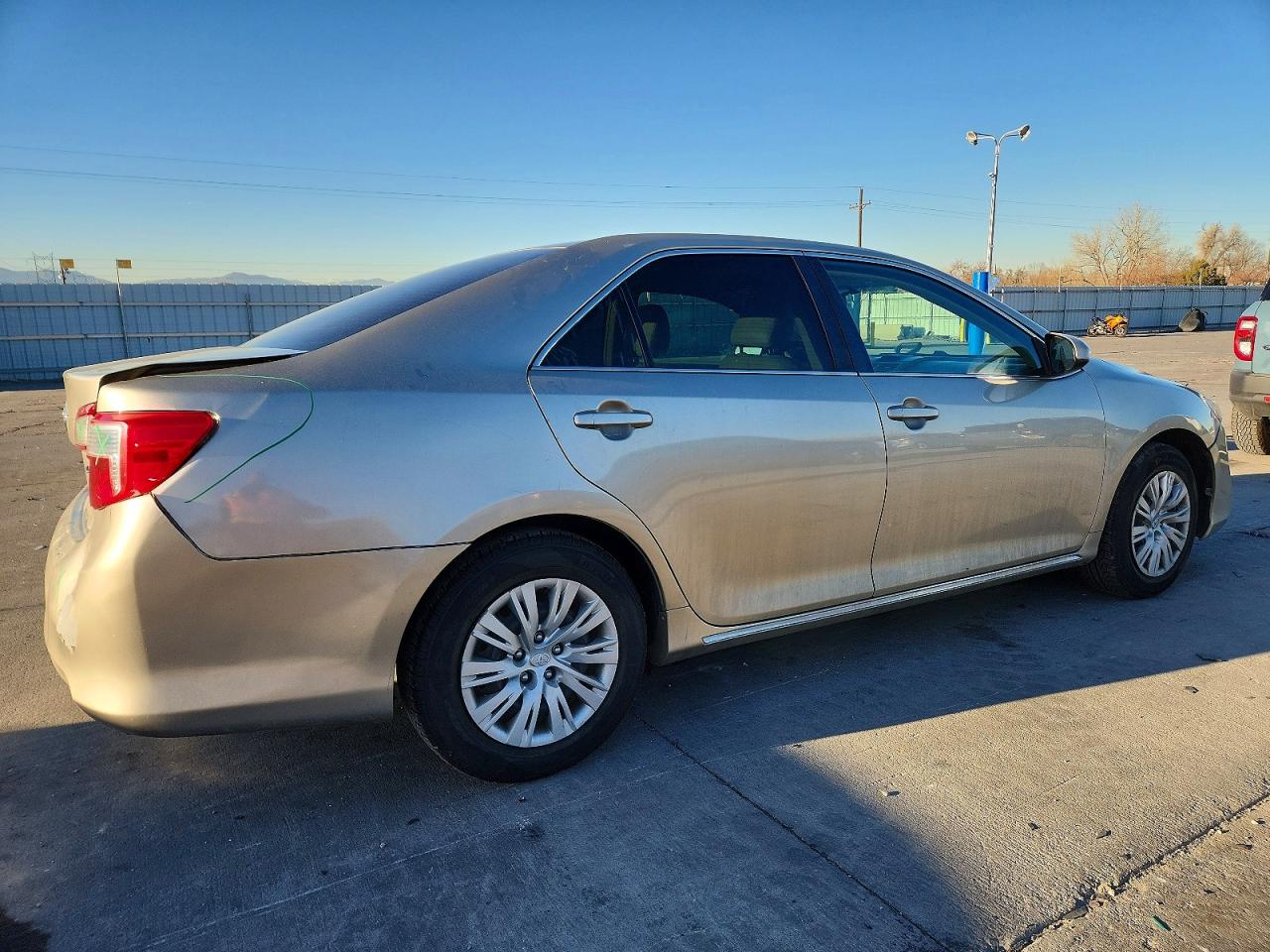 2014 TOYOTA CAMRY L photo 3