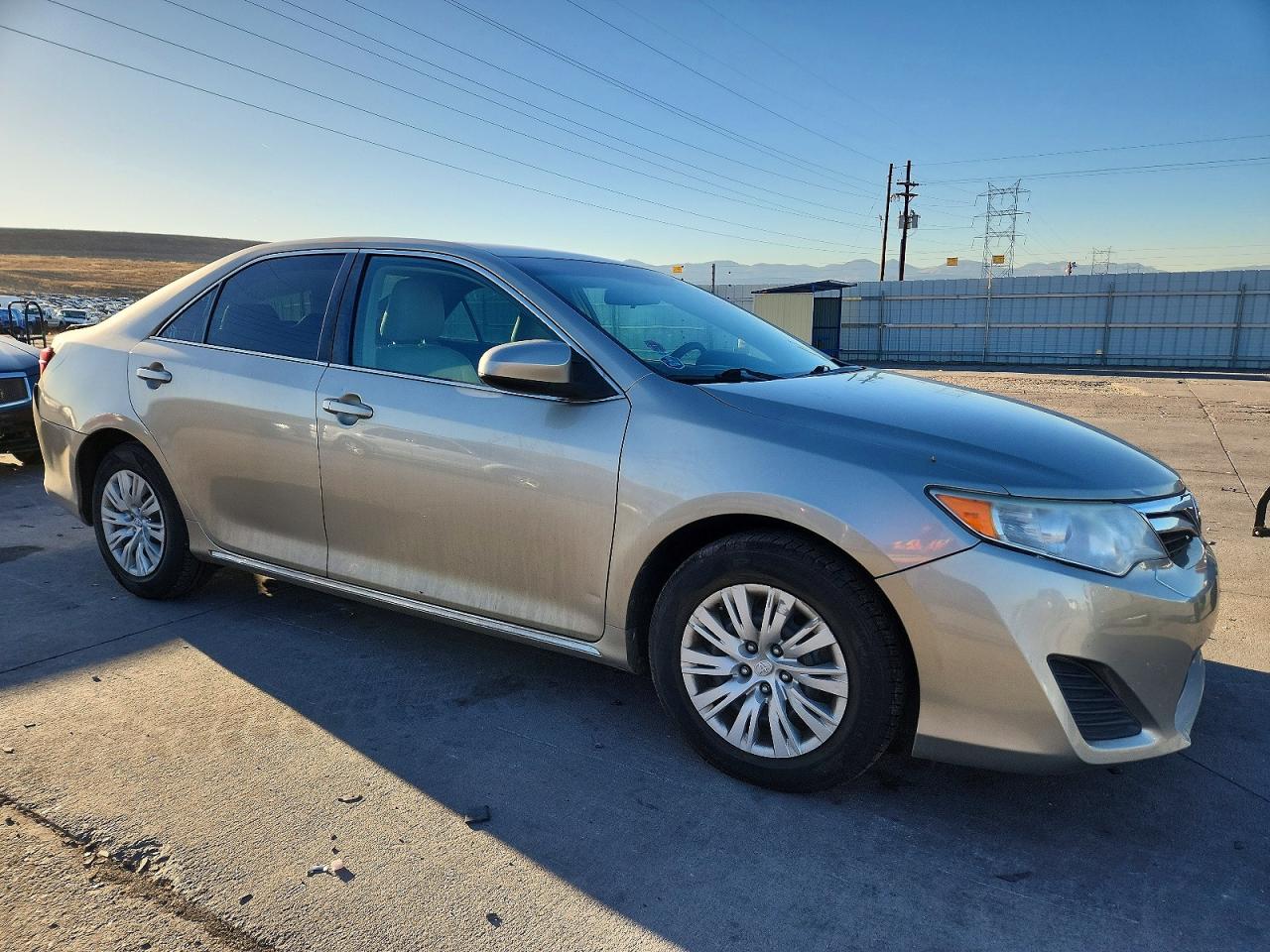 2014 TOYOTA CAMRY L photo 4