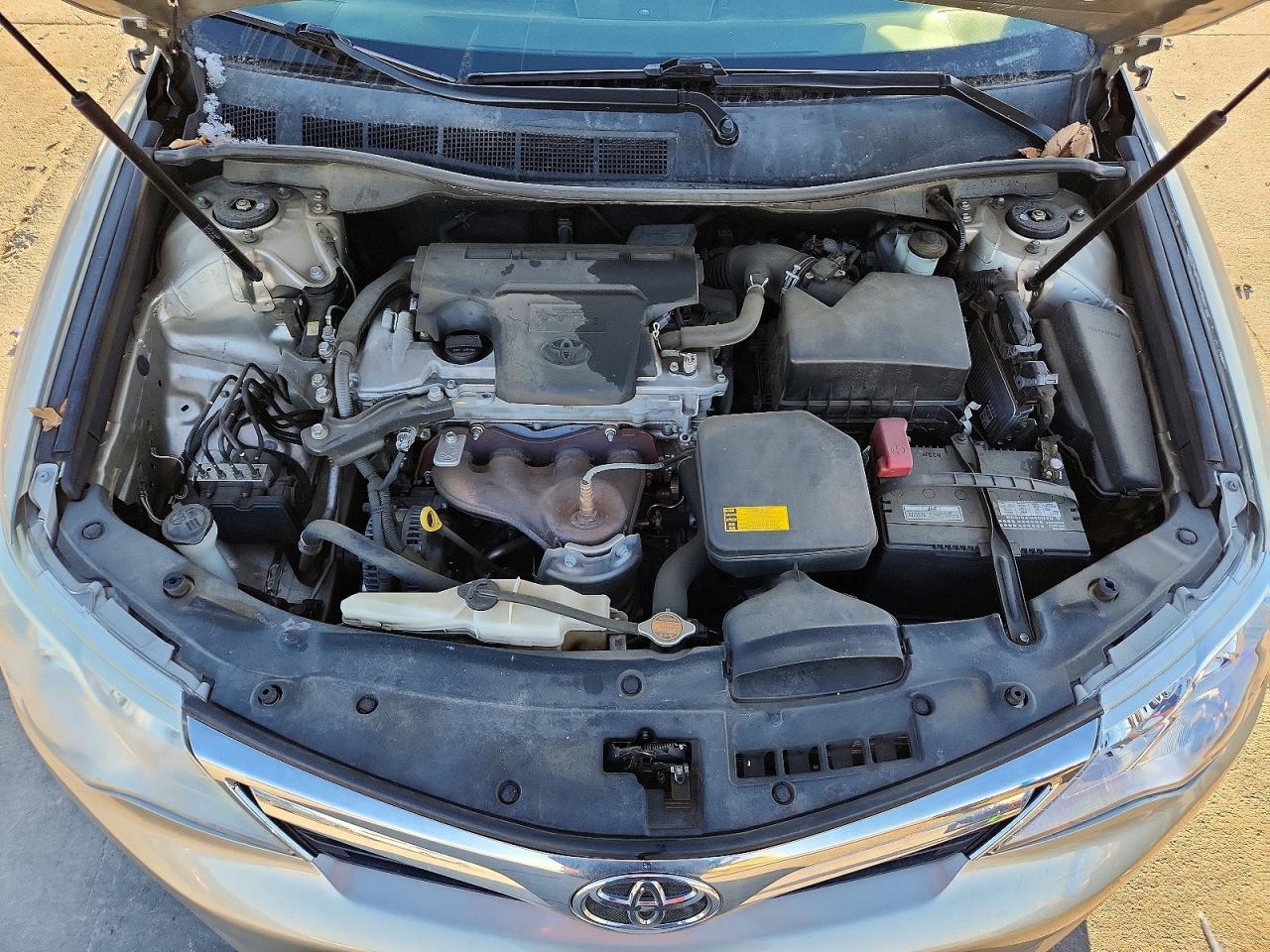 2014 TOYOTA CAMRY L photo 11