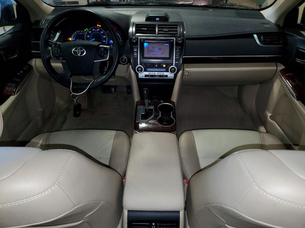 2013 TOYOTA CAMRY XLE photo 8