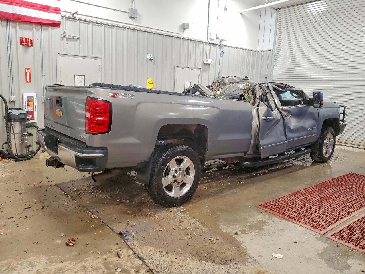 2017 CHEVROLET SILVERADO K2500 HEAVY DUTY LTZ photo 3
