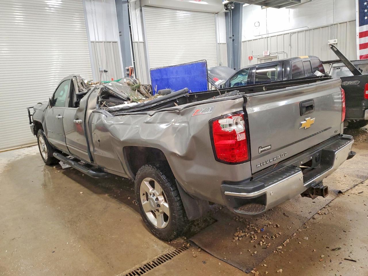 2017 CHEVROLET SILVERADO K2500 HEAVY DUTY LTZ photo 2