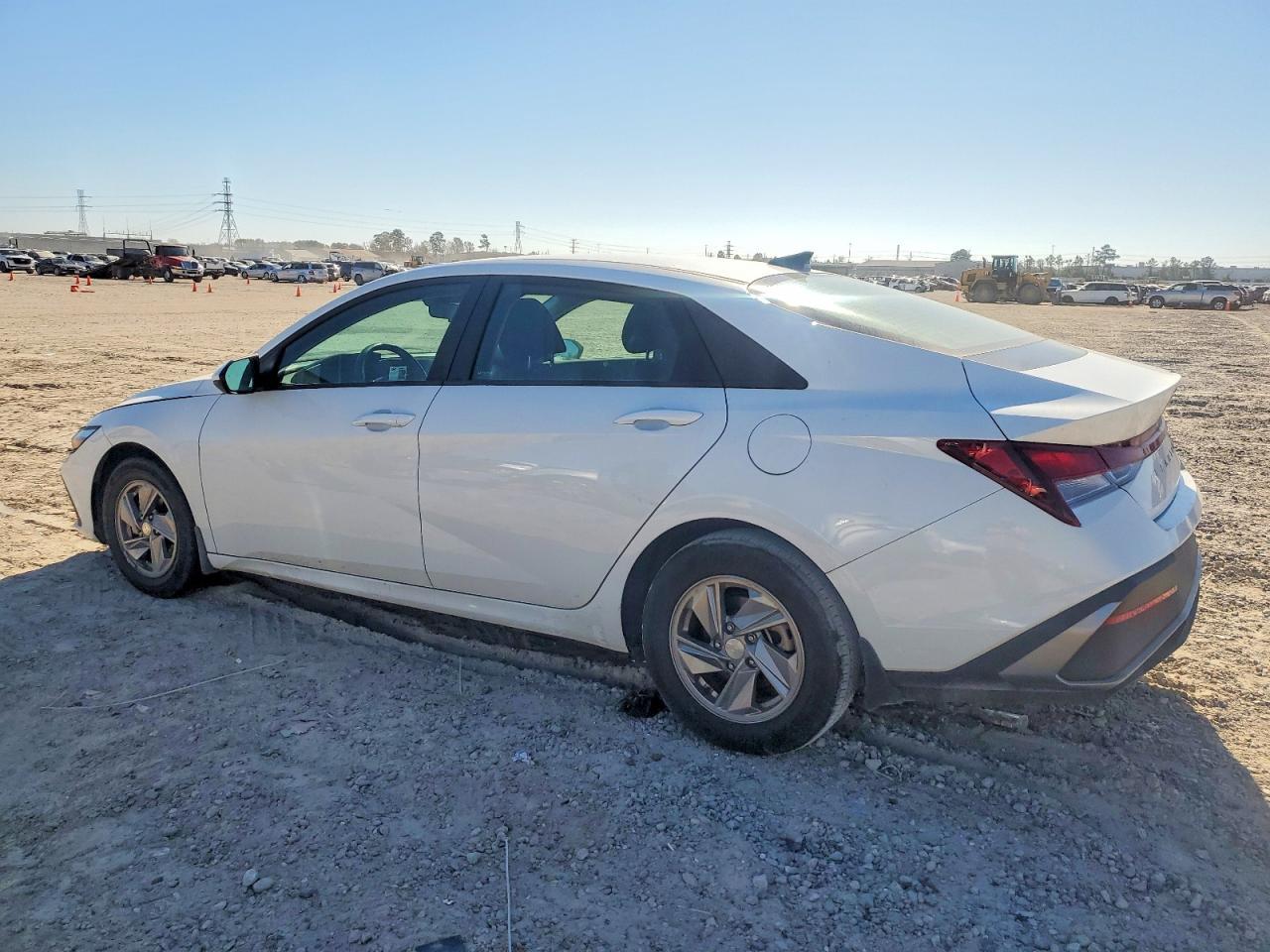 2024 HYUNDAI ELANTRA SE photo 2