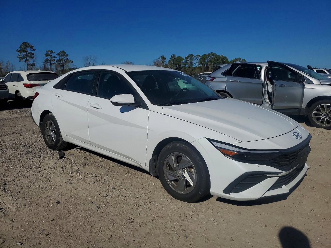 2024 HYUNDAI ELANTRA SE photo 4