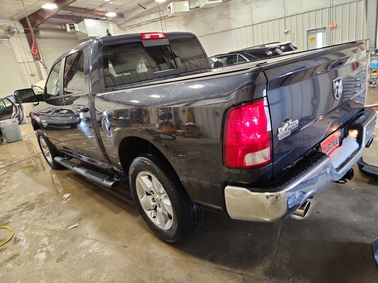 2019 RAM 1500 CLASSIC SLT photo 2