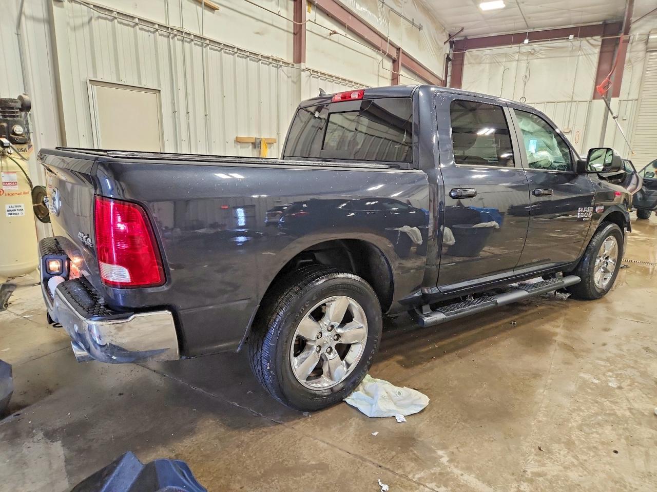 2019 RAM 1500 CLASSIC SLT photo 3