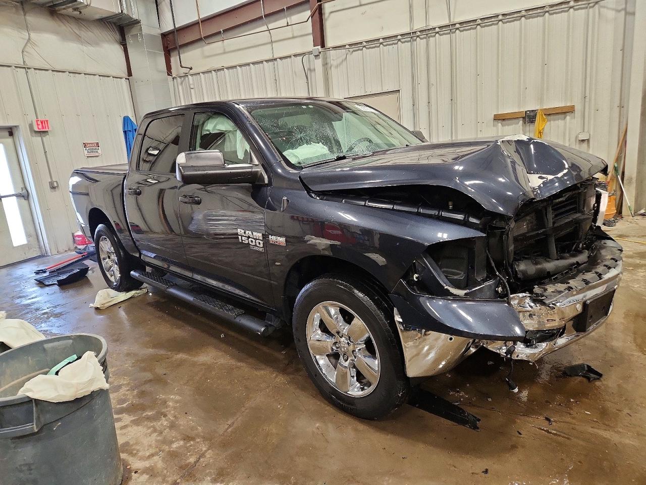 2019 RAM 1500 CLASSIC SLT photo 4