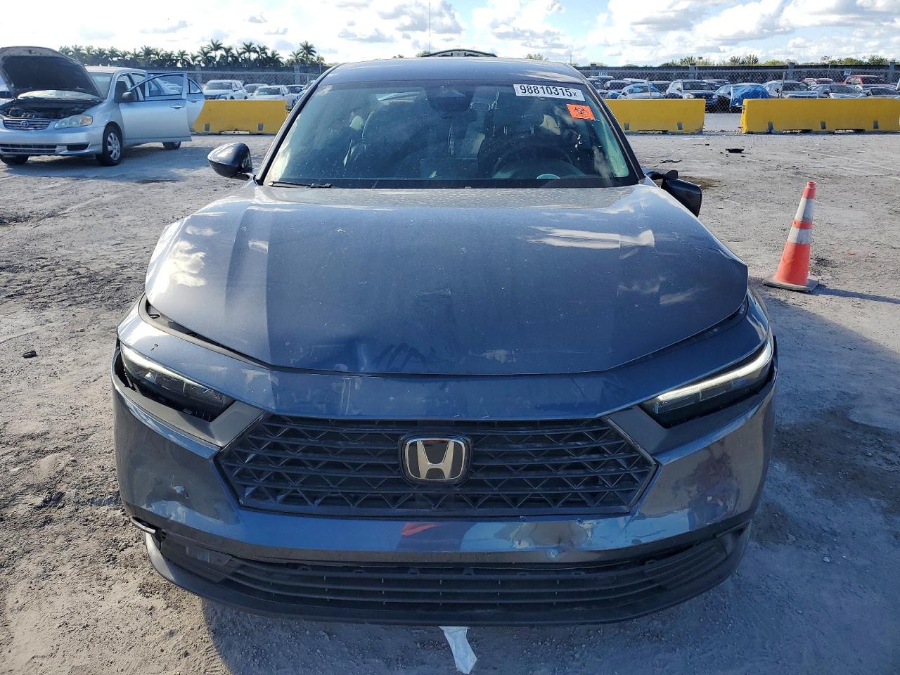 2025 HONDA ACCORD LX photo 5