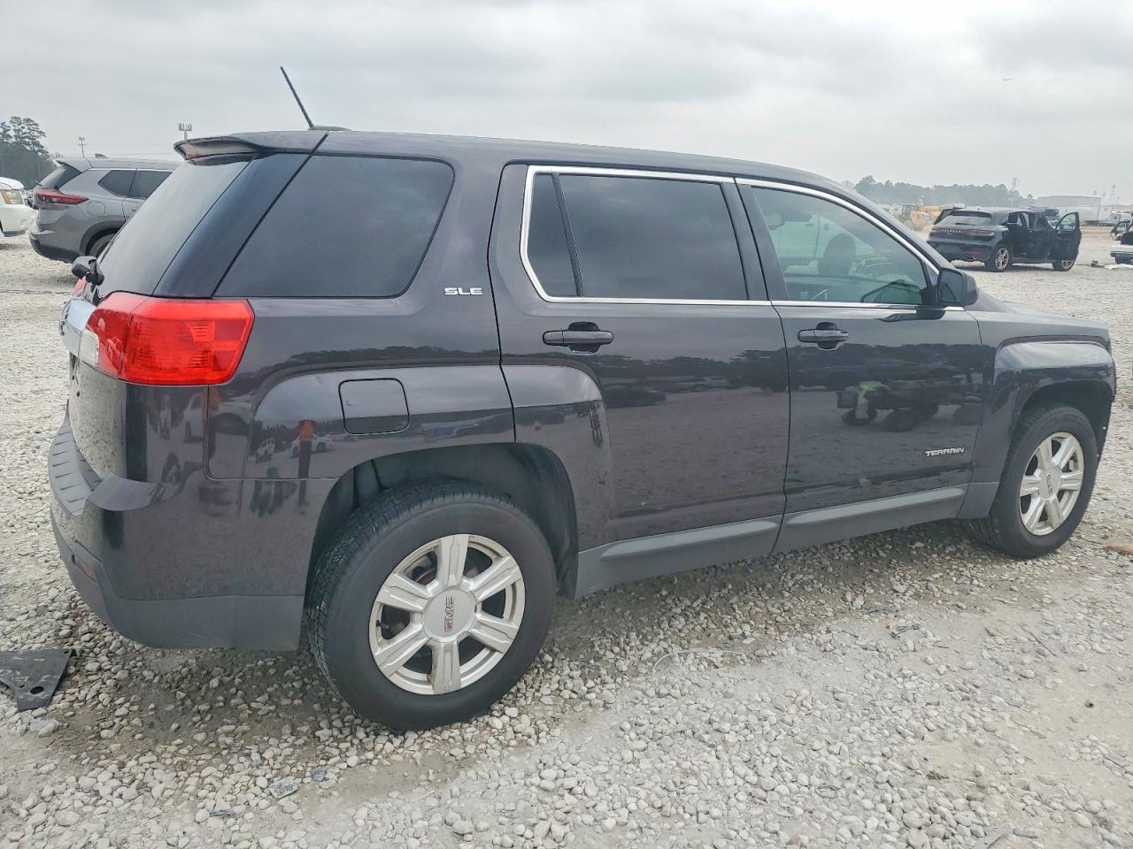 2015 GMC TERRAIN SLE photo 3