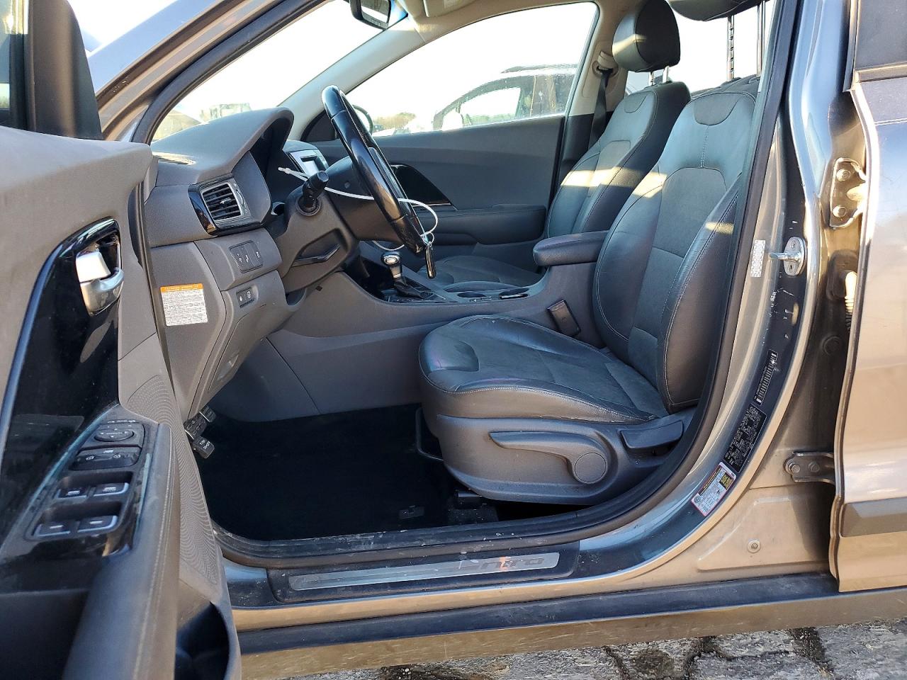 2017 KIA NIRO EX photo 7