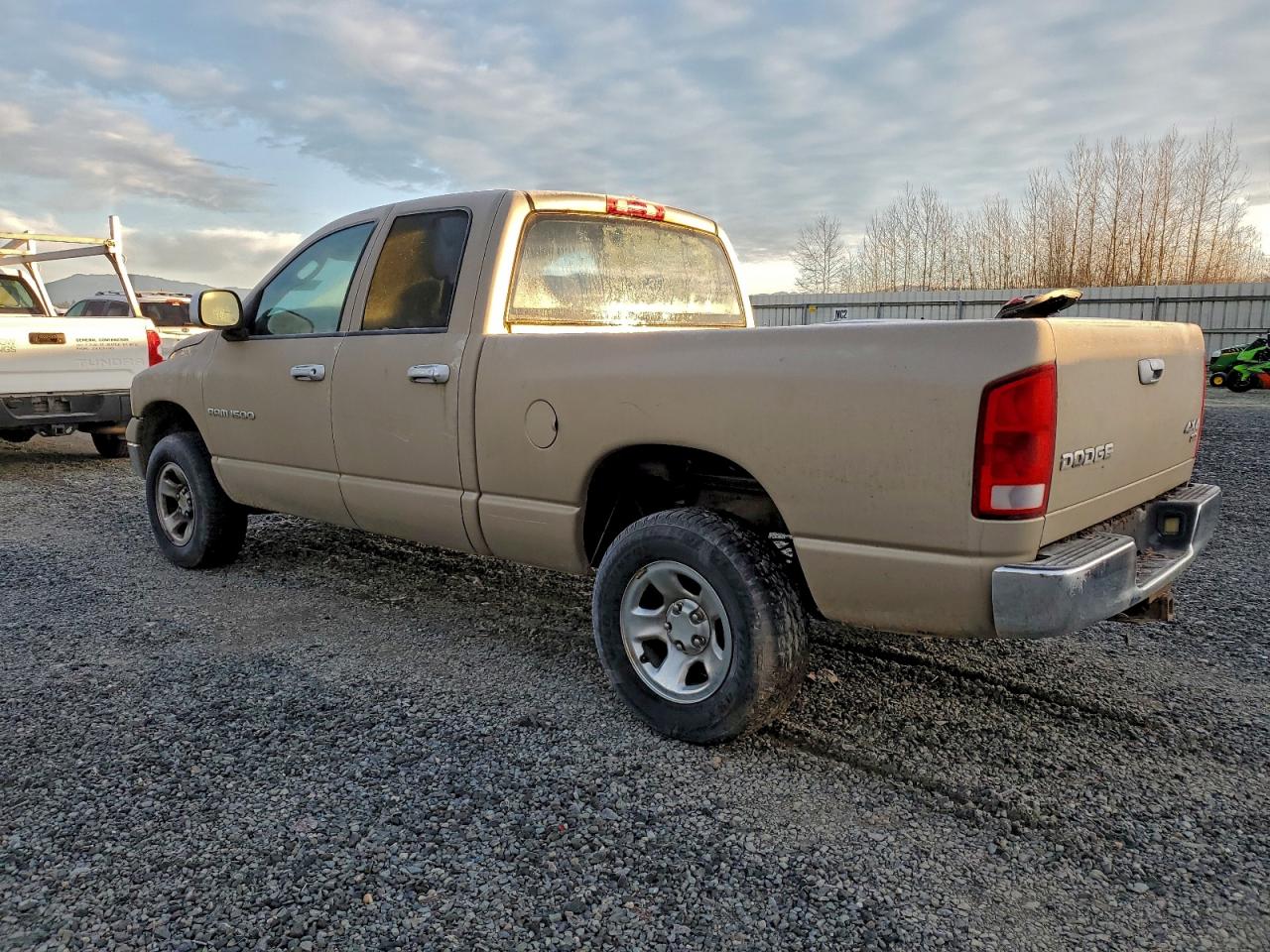 2004 DODGE RAM 1500 ST photo 3