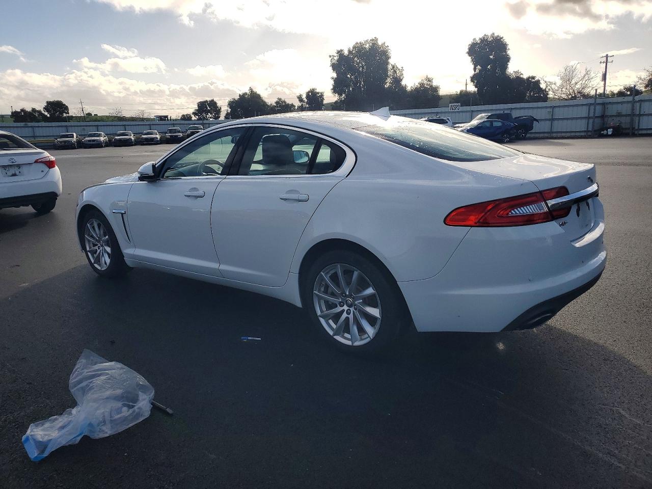 2013 JAGUAR XF photo 2