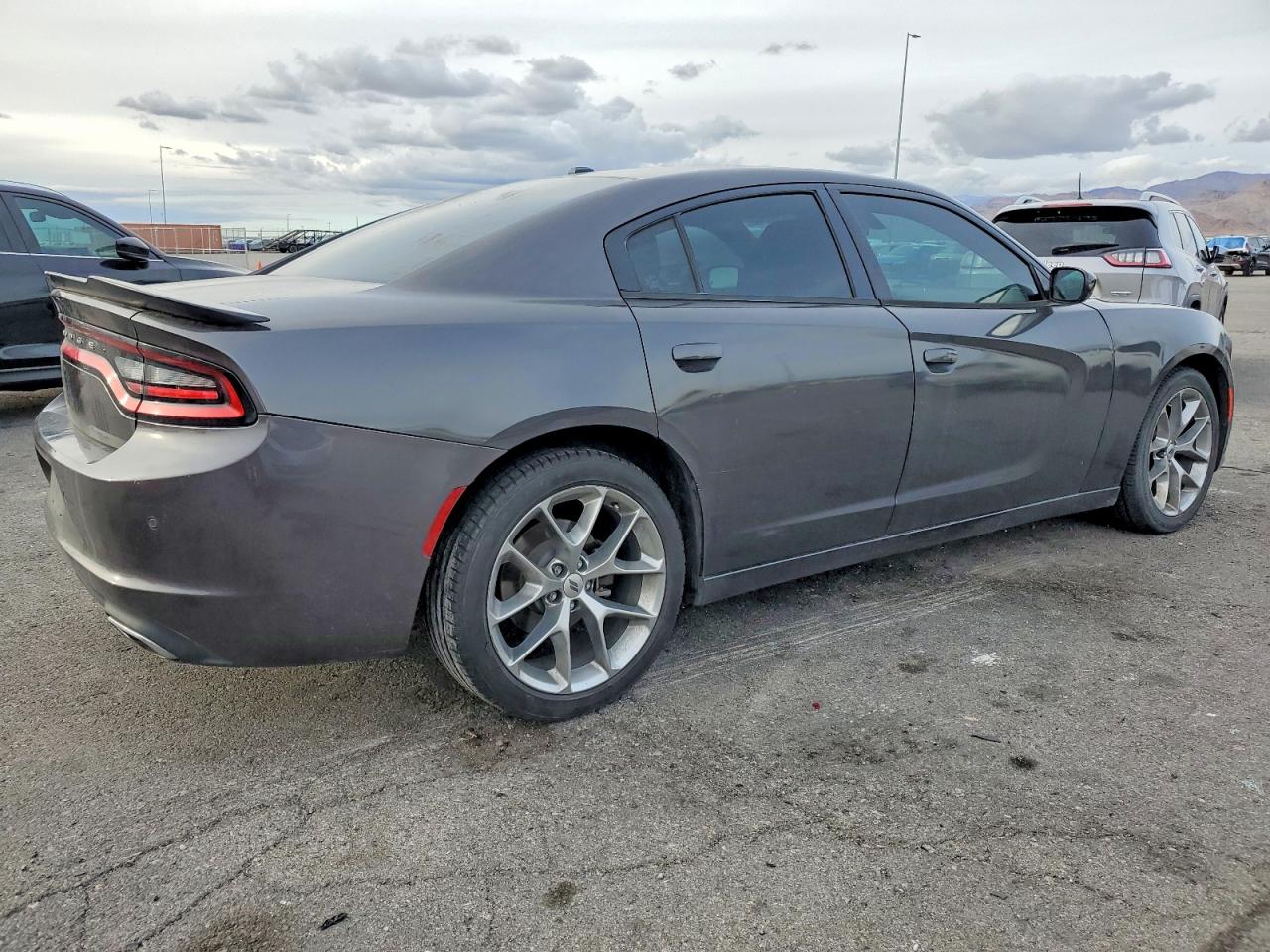 2018 DODGE CHARGER SXT photo 3