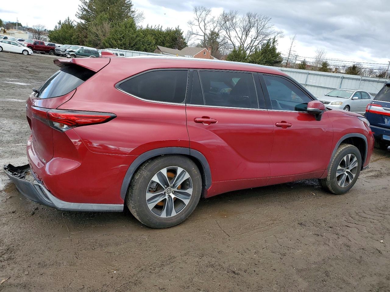 2021 TOYOTA HIGHLANDER XLE photo 3