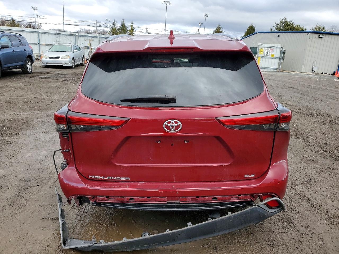 2021 TOYOTA HIGHLANDER XLE photo 6