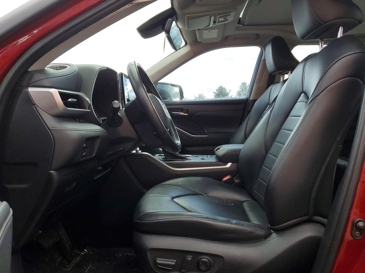 2021 TOYOTA HIGHLANDER XLE photo 7