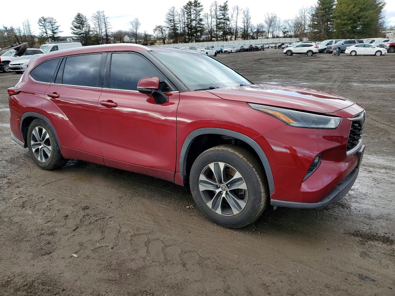 2021 TOYOTA HIGHLANDER XLE photo 4