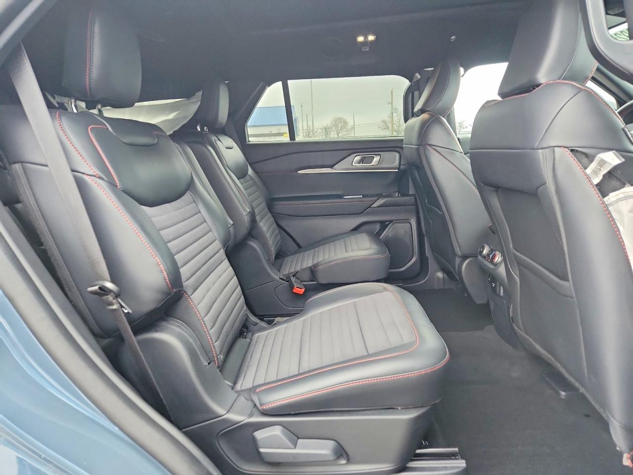 2025 FORD EXPLORER ST-LINE photo 11