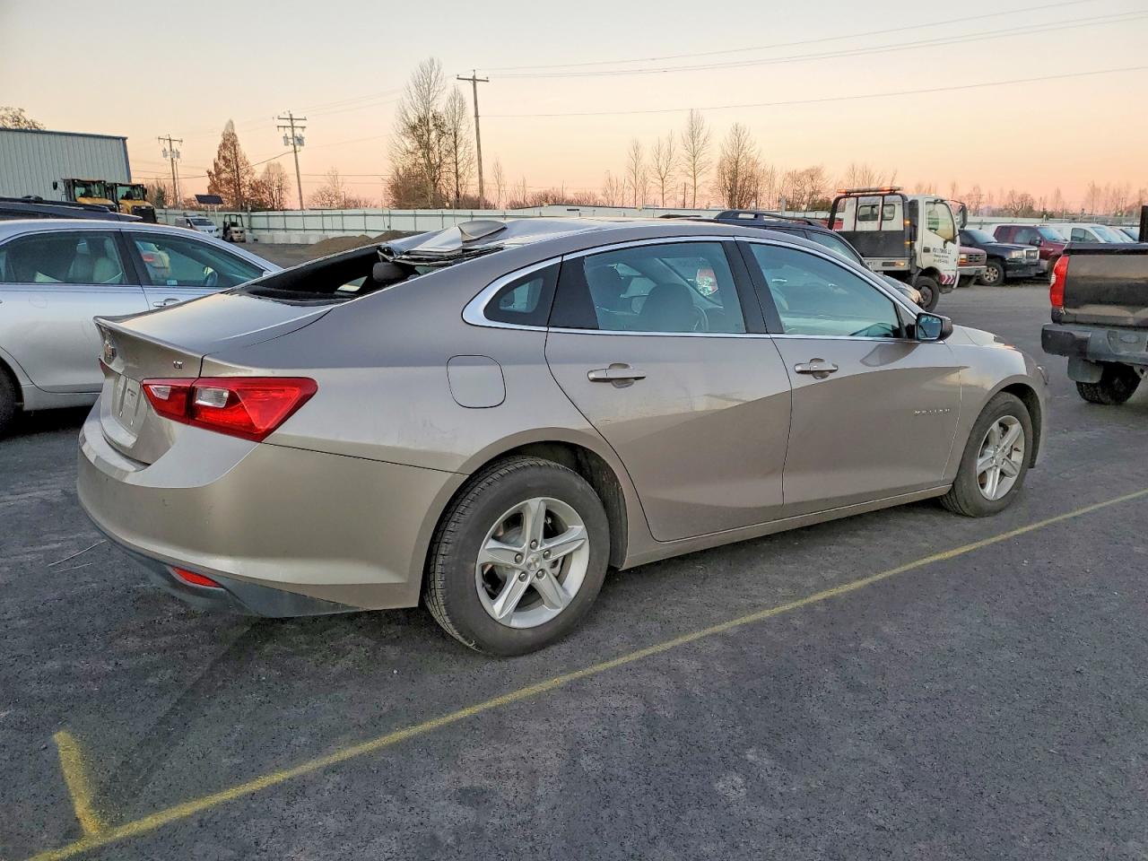2024 CHEVROLET MALIBU LT photo 5