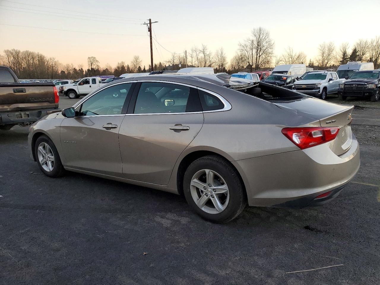 2024 CHEVROLET MALIBU LT photo 3