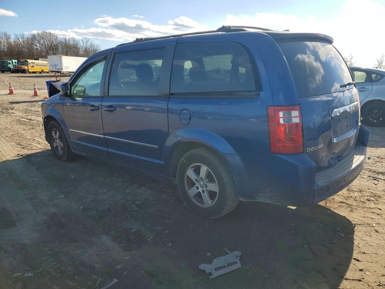 2010 DODGE GRAND CARAVAN SXT photo 2