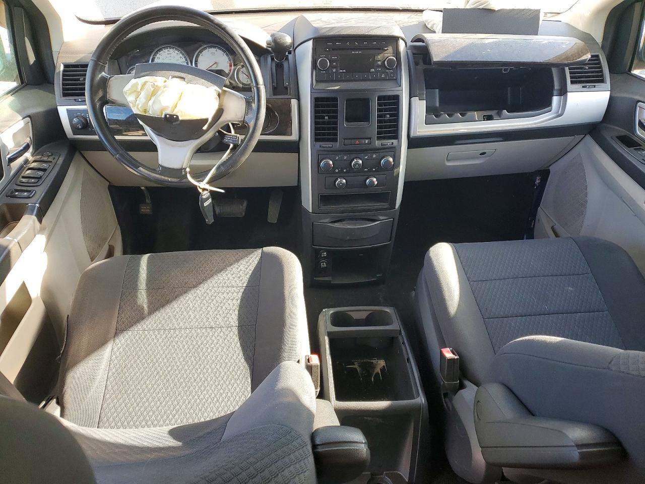 2010 DODGE GRAND CARAVAN SXT photo 8