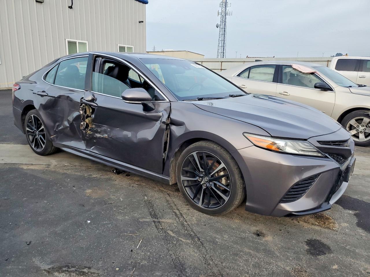 2018 TOYOTA CAMRY XSE photo 4