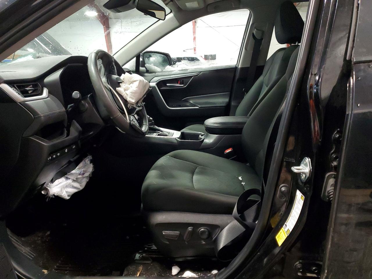 2024 TOYOTA RAV4 XLE photo 7