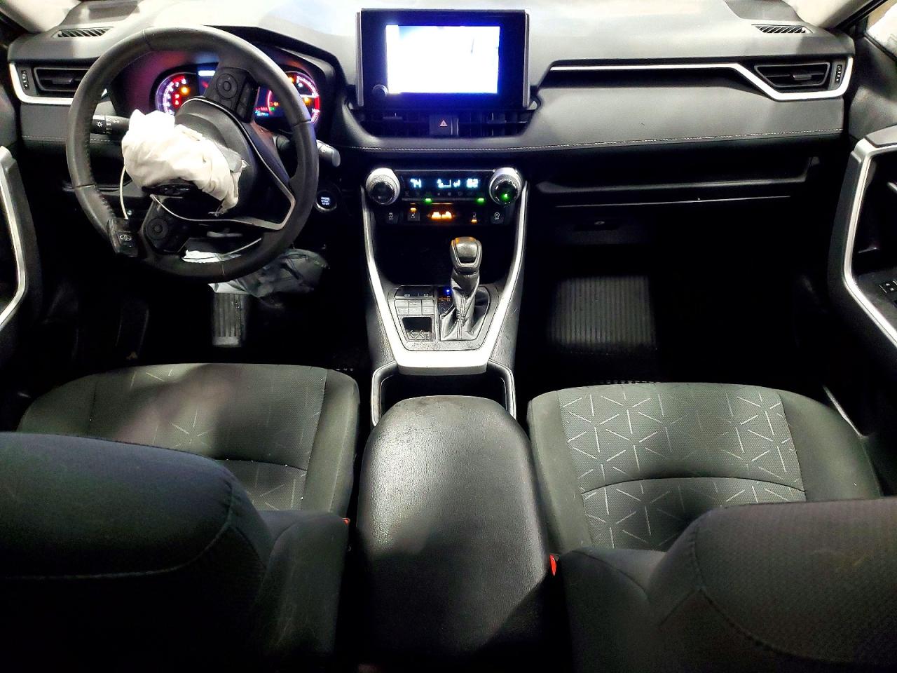 2024 TOYOTA RAV4 XLE photo 8