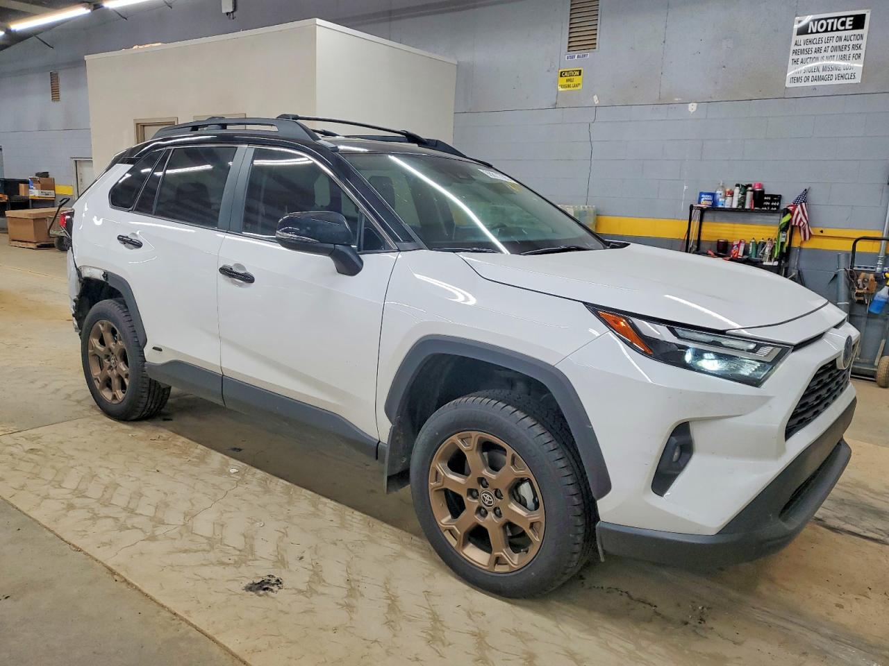 2024 TOYOTA RAV4 photo 4
