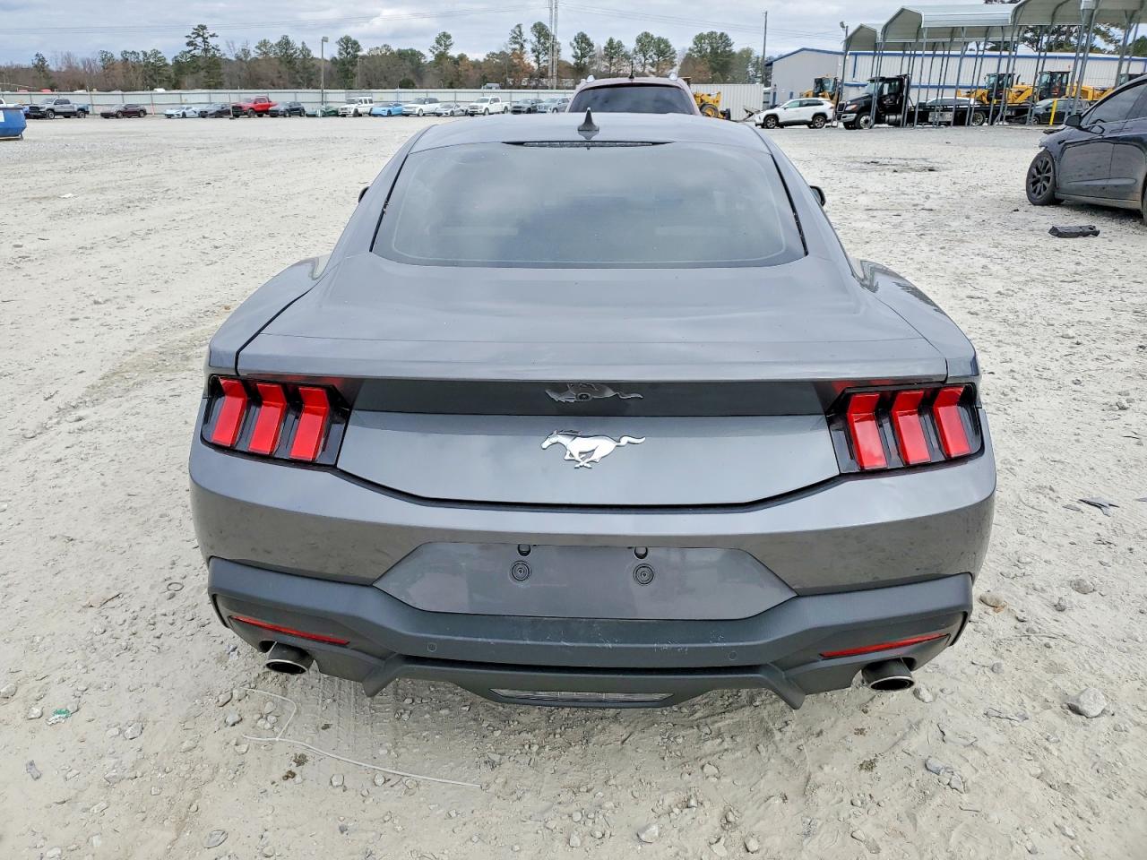 2024 FORD MUSTANG photo 6