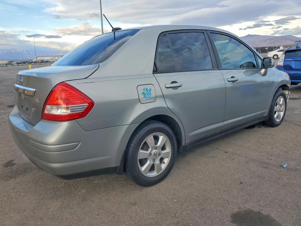 2011 NISSAN VERSA S photo 3