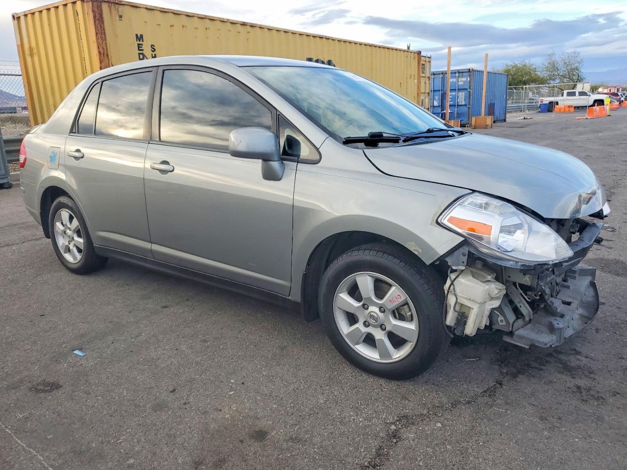 2011 NISSAN VERSA S photo 4