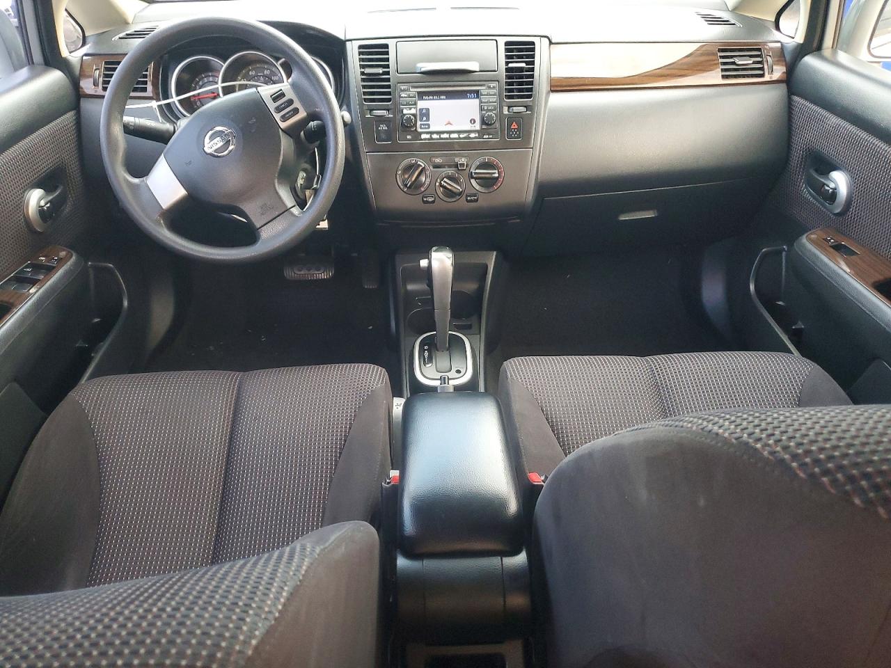2011 NISSAN VERSA S photo 8
