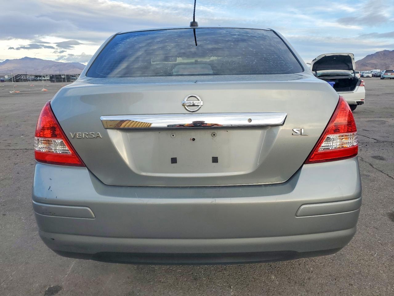 2011 NISSAN VERSA S photo 6