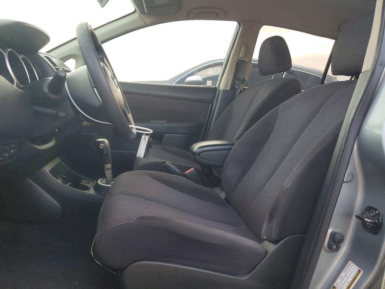 2011 NISSAN VERSA S photo 7
