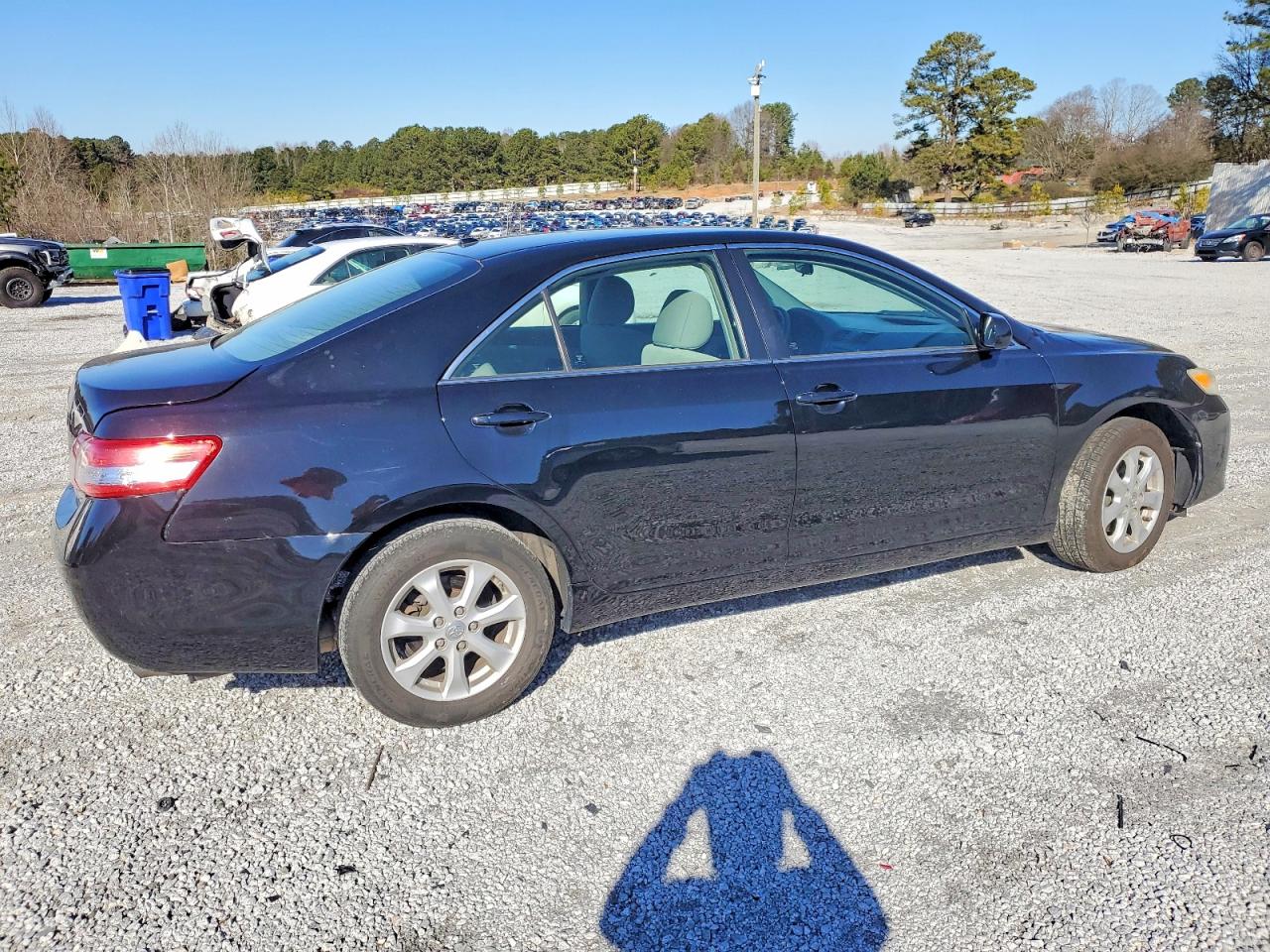 2011 TOYOTA CAMRY BASE photo 3