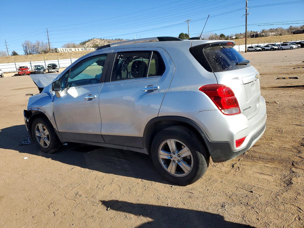 2018 CHEVROLET TRAX 1LT photo 2