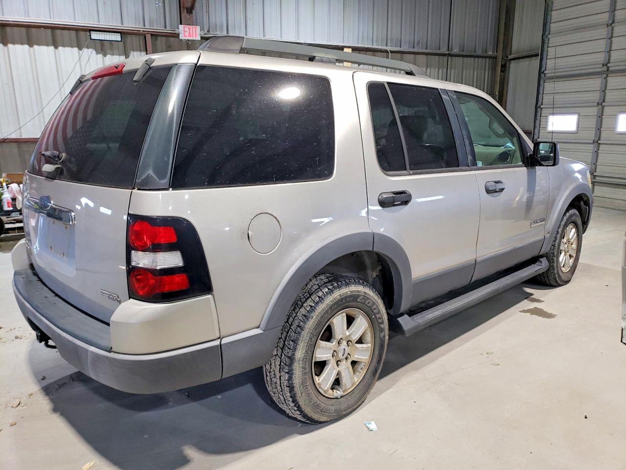 2006 FORD EXPLORER XLT photo 3