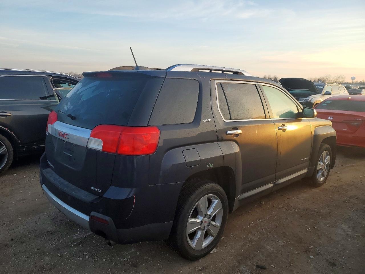 2015 GMC TERRAIN SLT photo 3