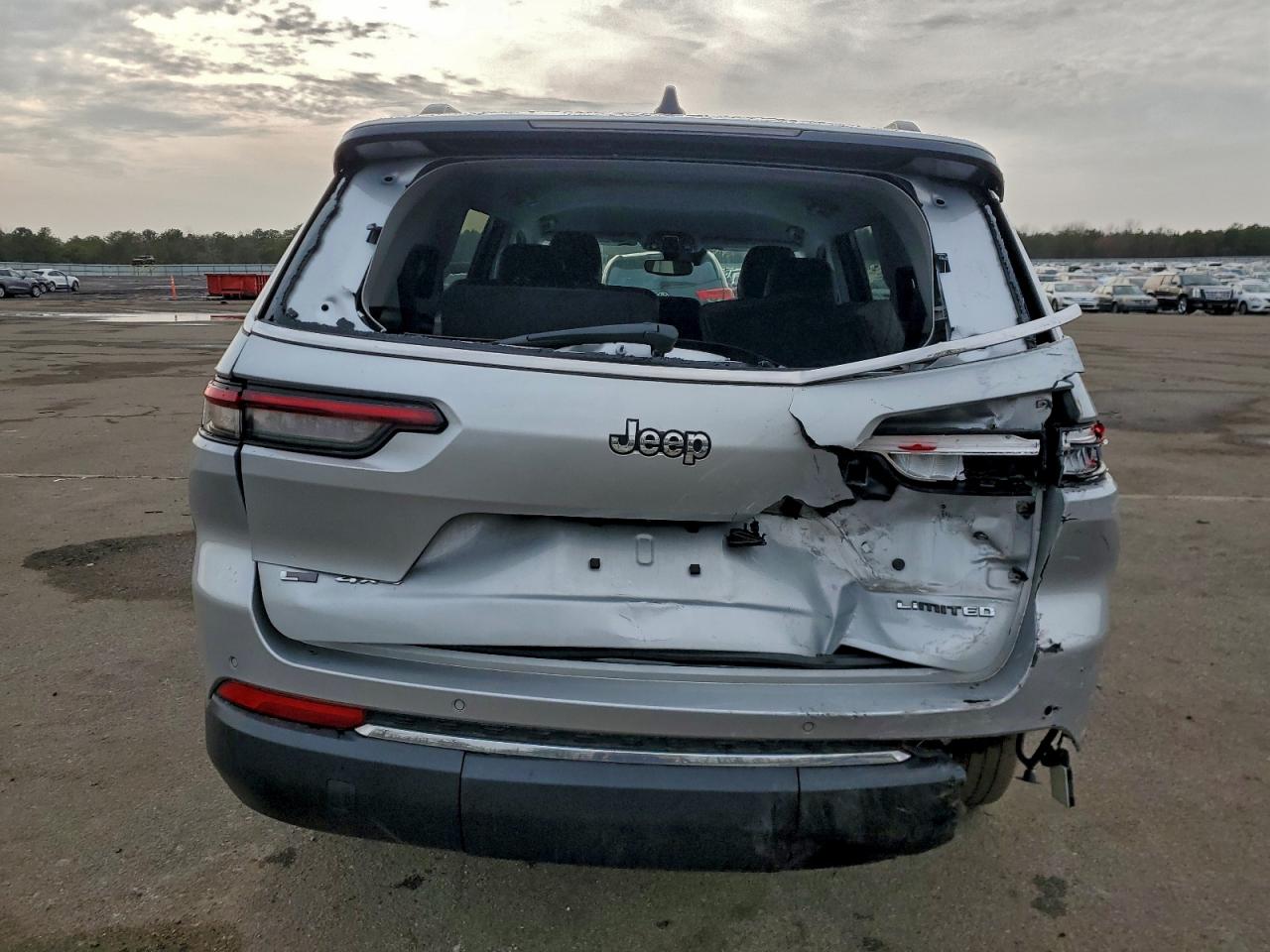 2022 JEEP GRAND CHEROKEE L LIMITED photo 6