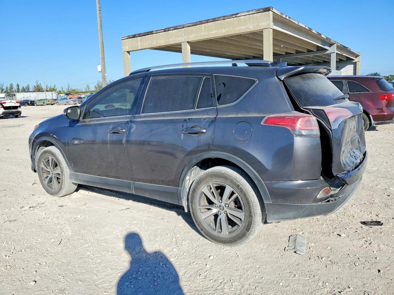 2017 TOYOTA RAV4 XLE photo 2