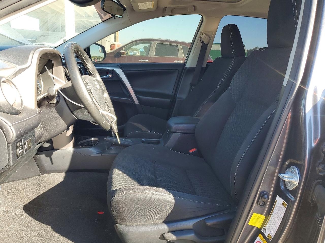 2017 TOYOTA RAV4 XLE photo 7