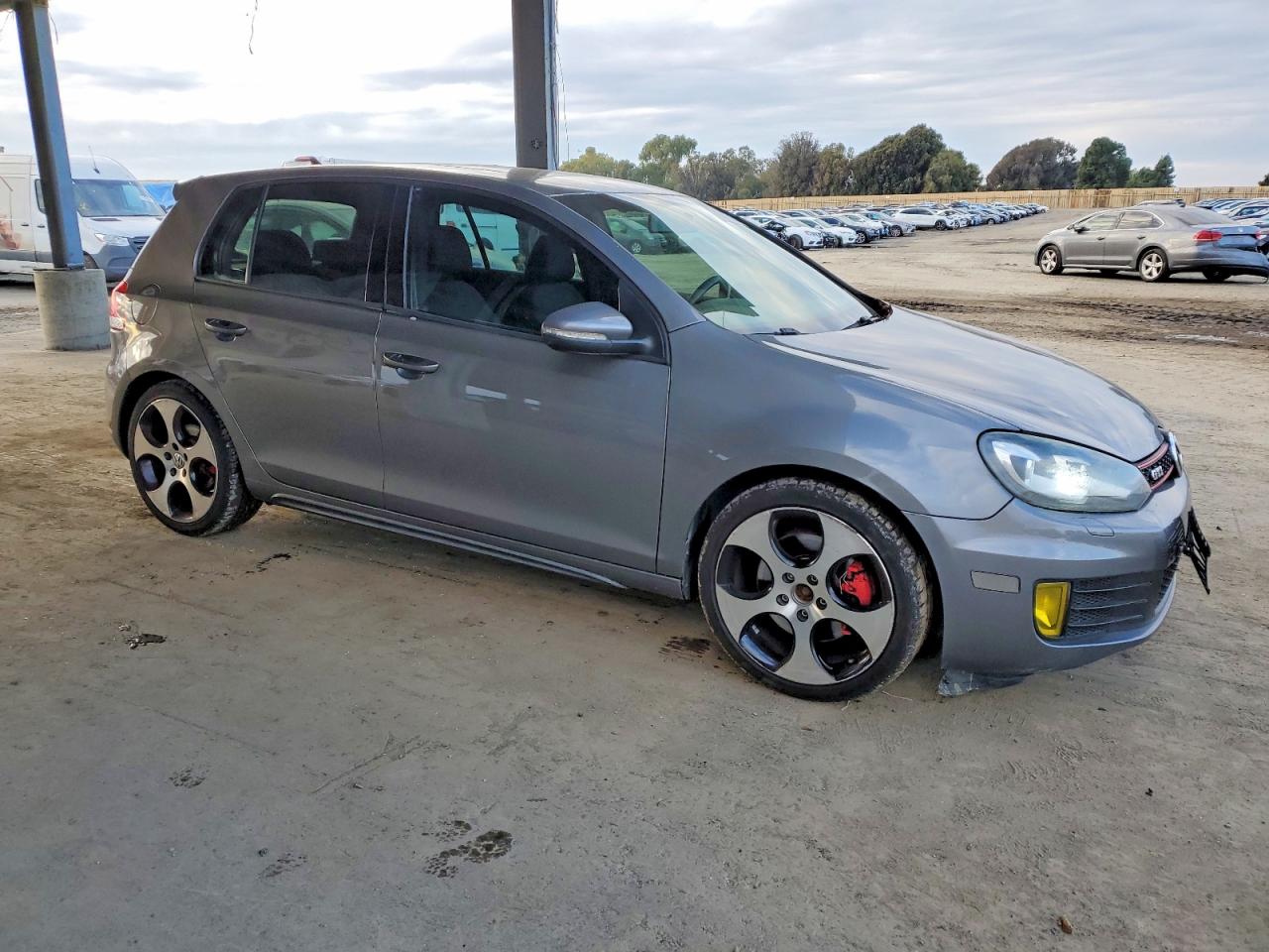 2011 VOLKSWAGEN GTI photo 4