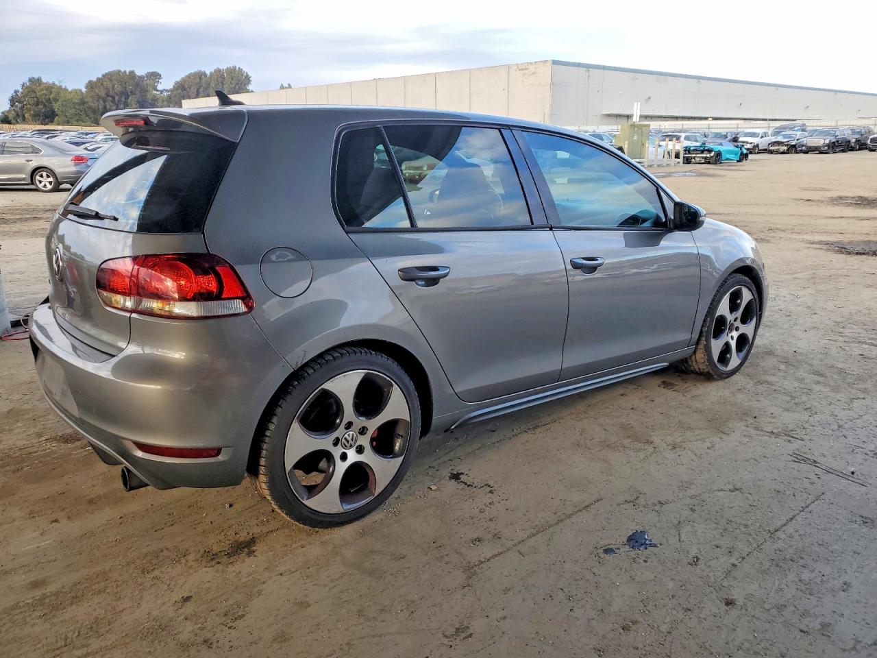 2011 VOLKSWAGEN GTI photo 3