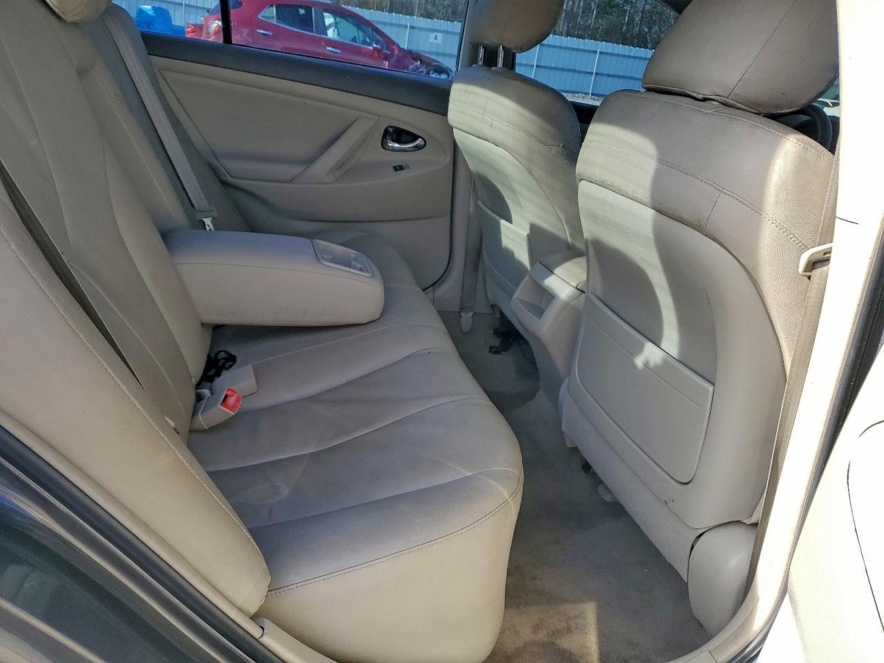 2011 TOYOTA CAMRY BASE photo 10