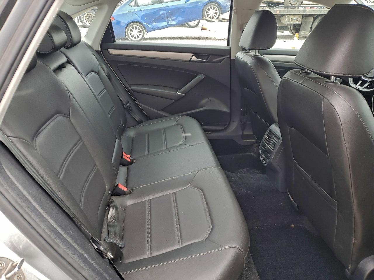 2020 VOLKSWAGEN PASSAT SE photo 10