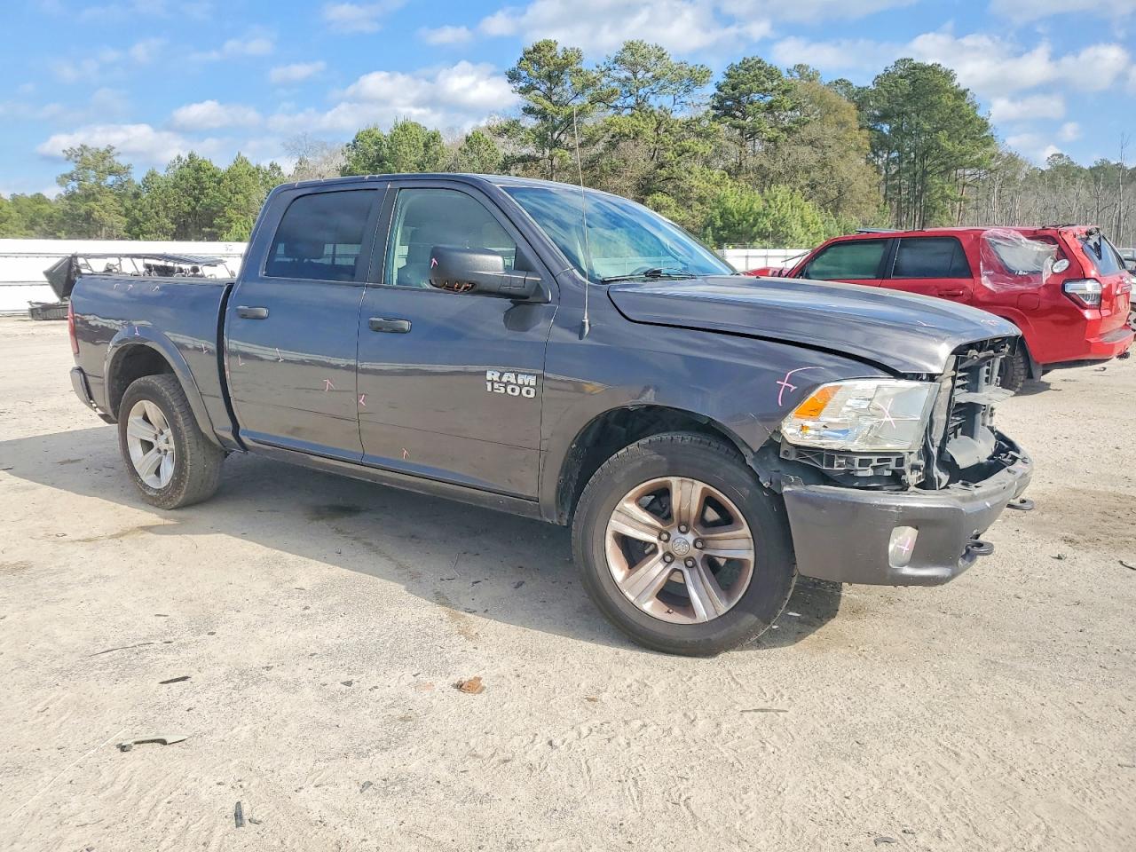 2015 RAM 1500 SLT photo 4