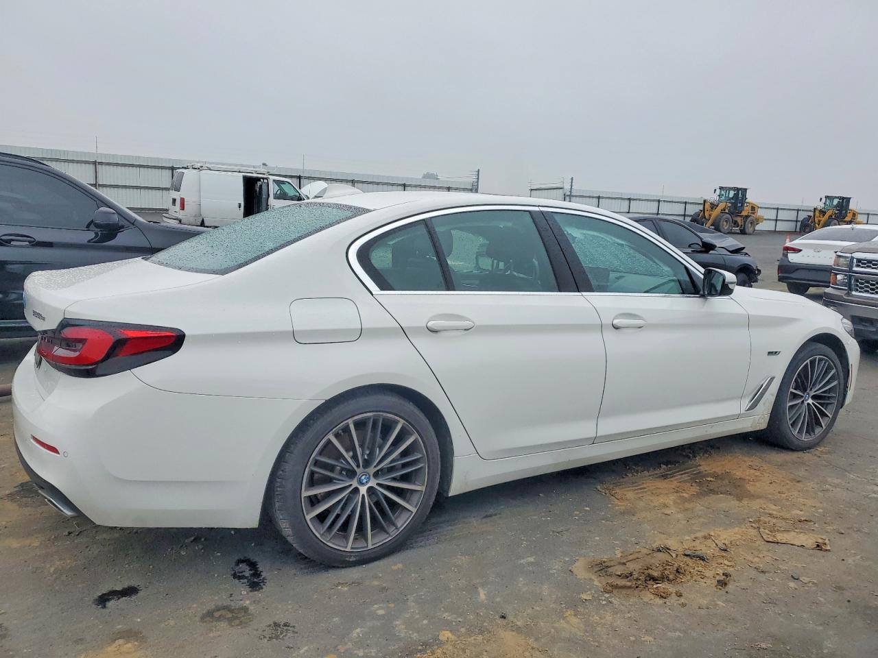 2023 BMW 530E photo 3