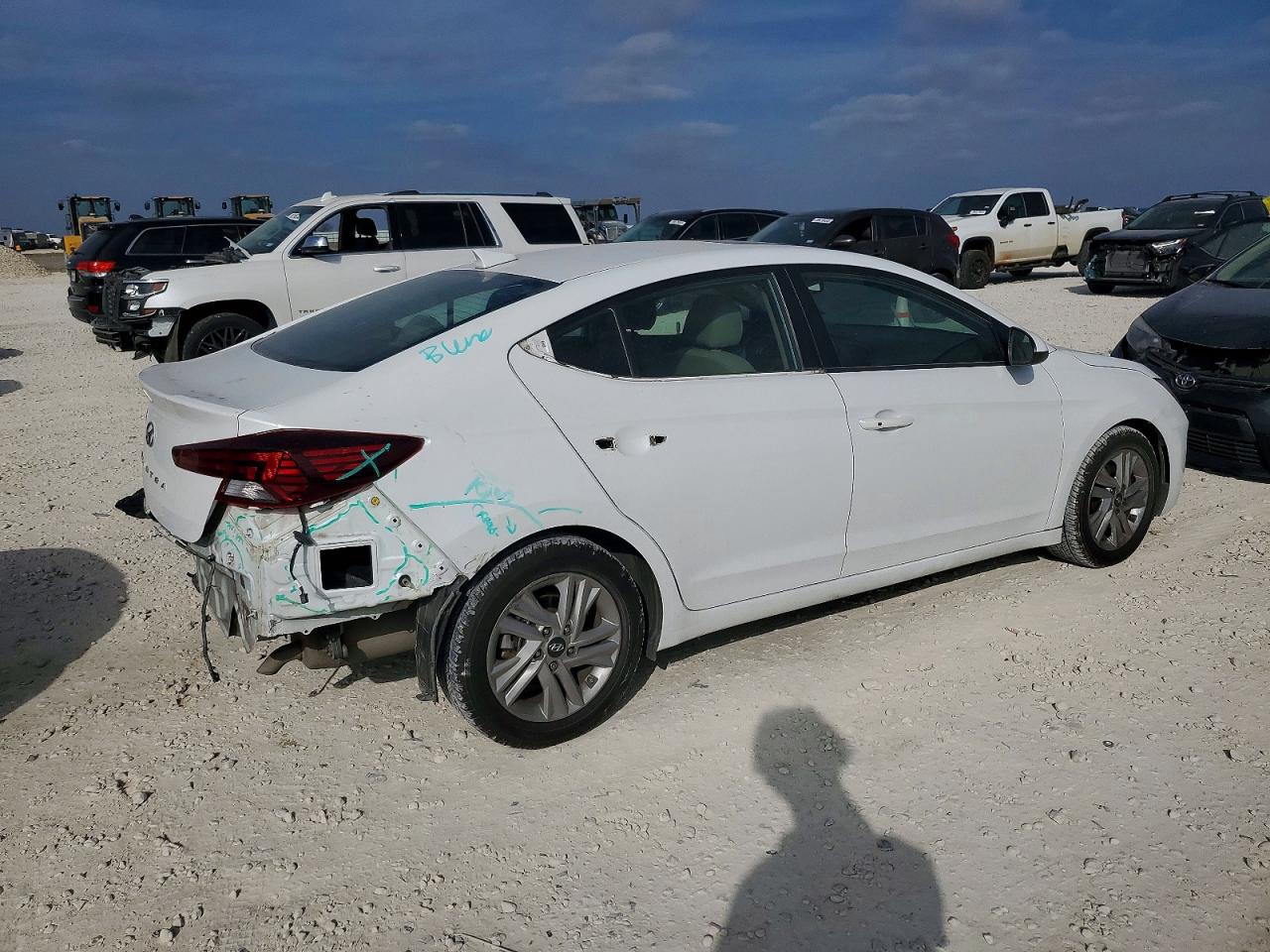 2020 HYUNDAI ELANTRA photo 3